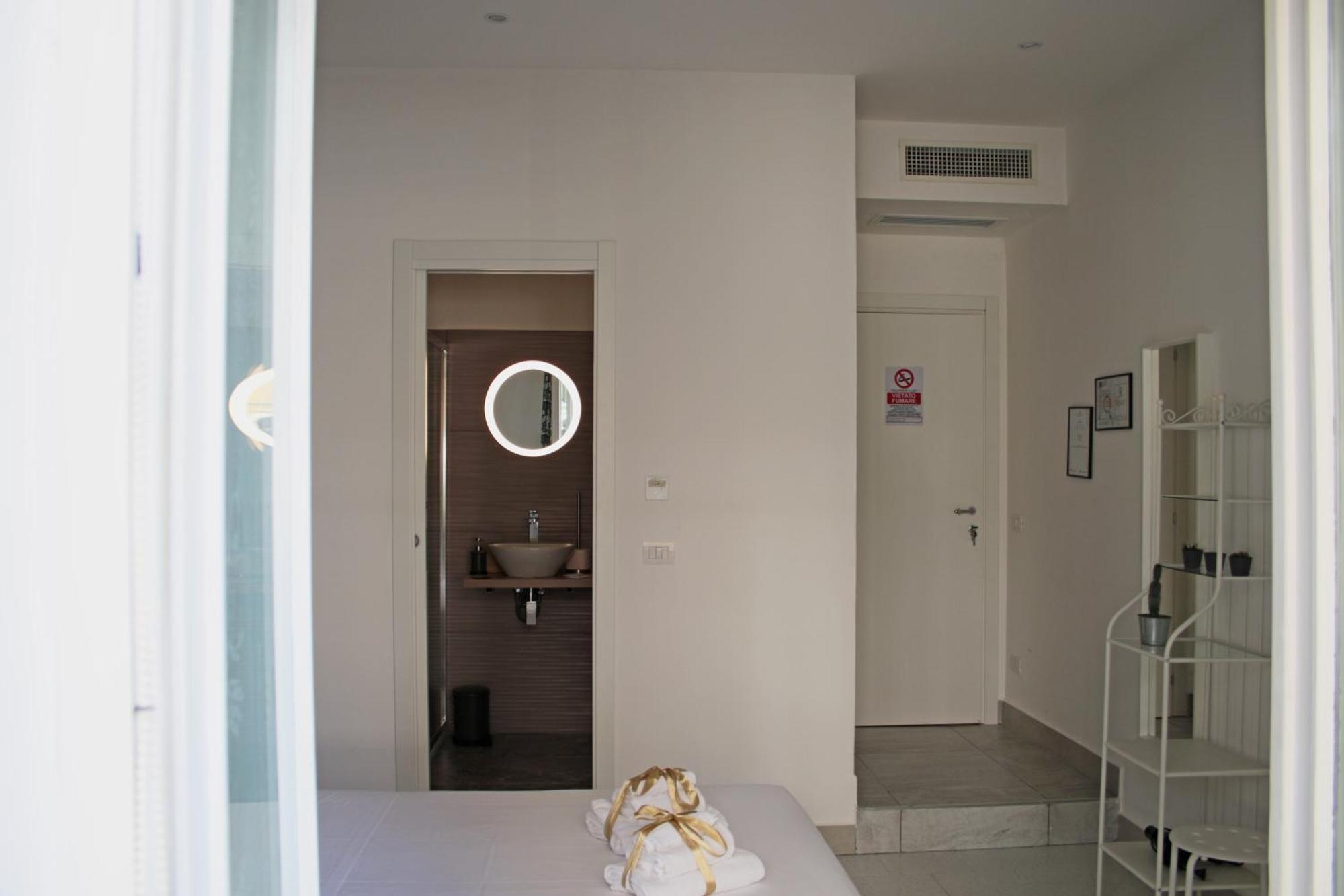 Living Salerno B&B מראה חיצוני תמונה